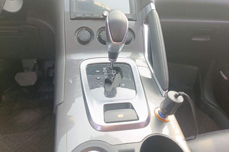 Used Peugeot 3008 2016 1.6THP Automatic Classic Edition Gear Lever