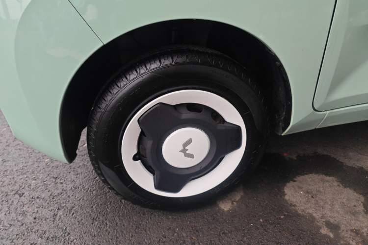 Used Wuling Hongguang MINIEV 2021 Macaron Sandwich Model 120 km Lithium NMC
