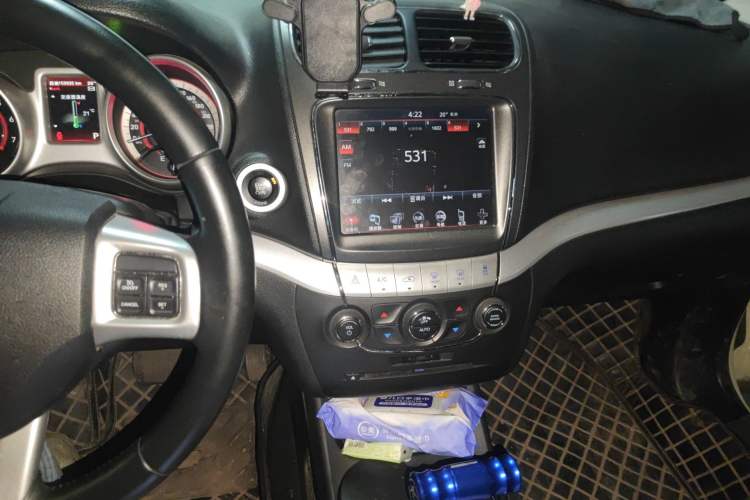 Used Dodge Journey 2013 2.4L Two-Wheel Drive Luxury Version Audio And AC Panel