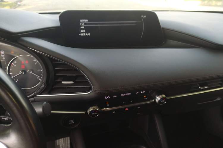Used Mazda 3 Axela 2021 2.0L Automatic ZhiXuan Edition Audio And AC Panel