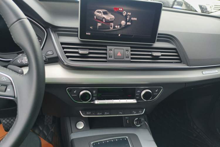 Used Audi Q5L 2020 Updated 40 TFSI Prestige Fashion Edition Audio And AC Panel
