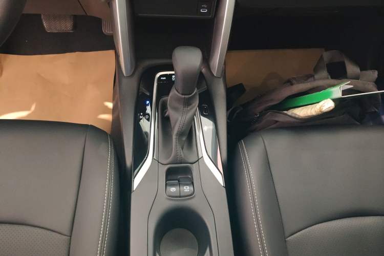 Used Toyota Corolla Cross 2023 2.0L Elite Edition Gear Lever