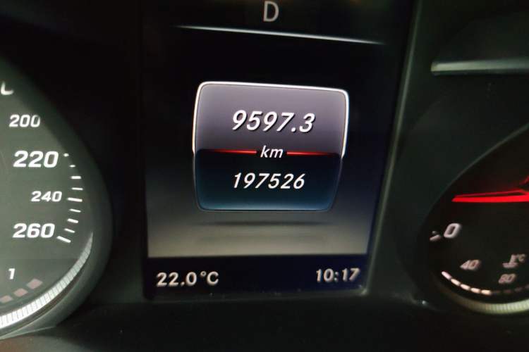 Used Mercedes-Benz GLC 2016 GLC 300 4MATIC Dynamic Model Odometer Close Up