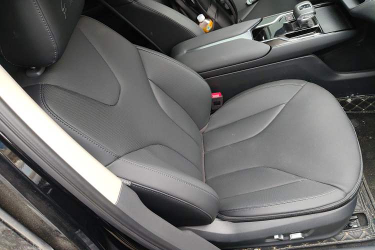 Used Hongqi E-QM5 2023 Base Travel Edition
