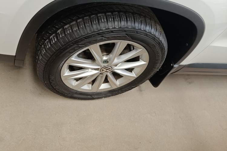 Used Volkswagen Tiguan 2015 1.8TSI Automatic Two-Wheel Drive Comfort Edition Left Front Wheel Hub