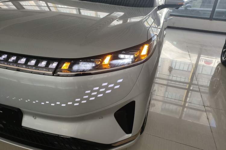 Used Dongfeng eπ eπ008 2024 210Max Range-Extended Version 6 Seats