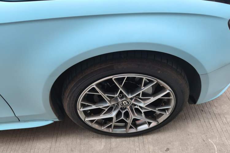 Used Audi A4L 2013 35 TFSI Automatic Standard Model Right Front Wheel Hub