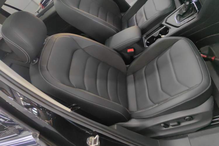 Used Volkswagen Tiguan L 2021 330TSI Automatic Two-Wheel Drive Smart Edition Right Front Seat