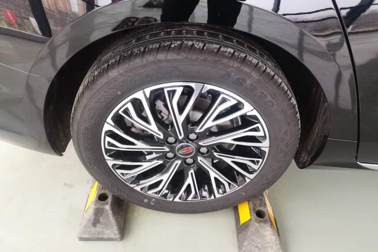 Used Hongqi H5 2025 2.0T Automatic Flag Edition – 500 000 Units Commemorative Version