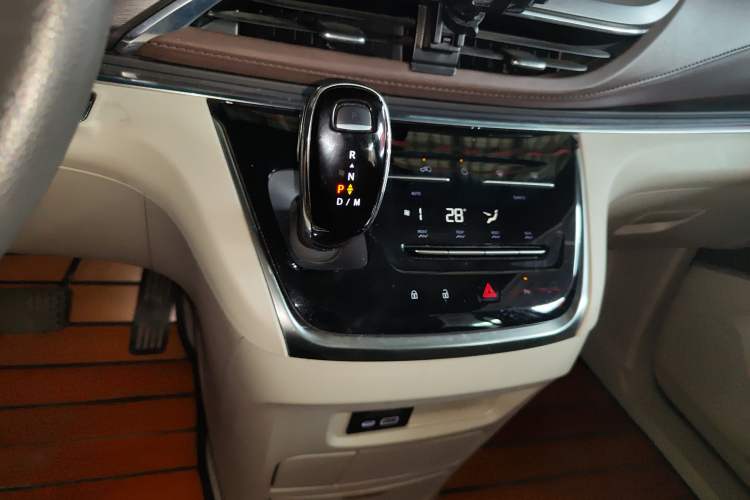 Used Buick GL8 2022 Land Cruiser Executive Class 652T Comfort Model