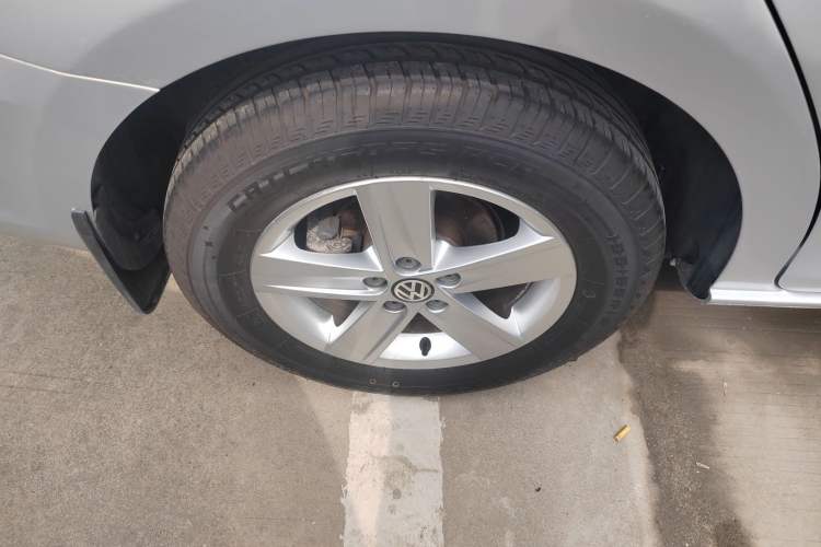 Used Volkswagen Bora 2014 1.6L Automatic Fashion Model Right Rear Wheel Hub