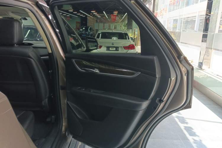 Used Cadillac XT5 2016 25T Luxury Model
