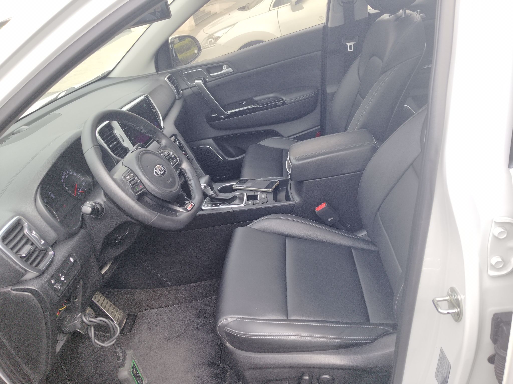 Переднее сиденье в автомобиле