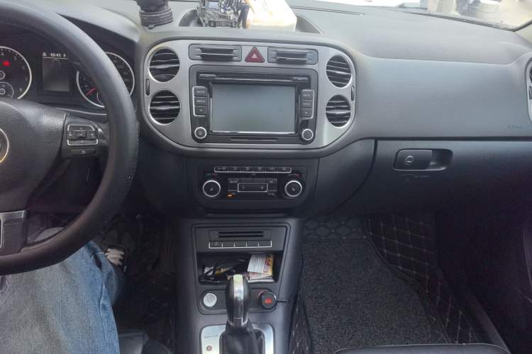 Used Volkswagen Tiguan 2012 2.0 TSI Automatic All-Wheel Drive Elite Edition Audio And AC Panel