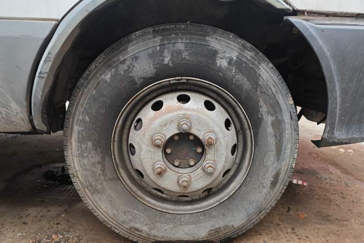 Used Iveco Power Daily 2013 2.8T-V36 Box Truck Right Front Wheel Hub