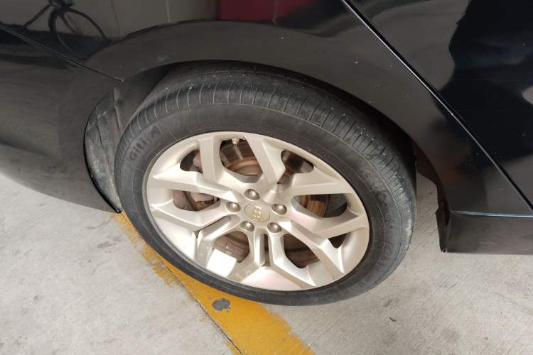 Used Geely Auto Emgrand GT 2015 1.8T Flagship Model Right Rear Wheel Hub