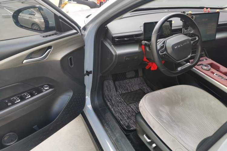 Used Wuling Xingguang 2024 Co-Creation Edition 510 Advanced Model Driver Seat