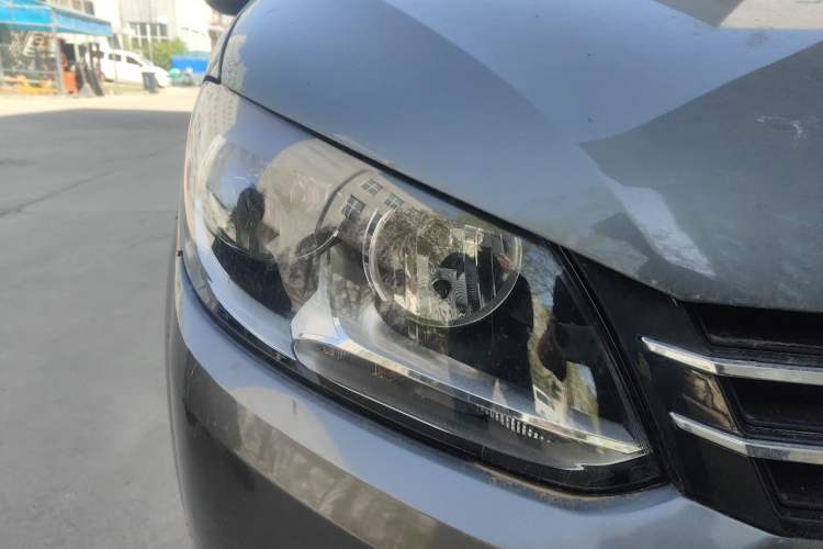 Used Volkswagen Touran 2015 1.4T Manual Fashion Edition 5-Seater Right Front Headlight