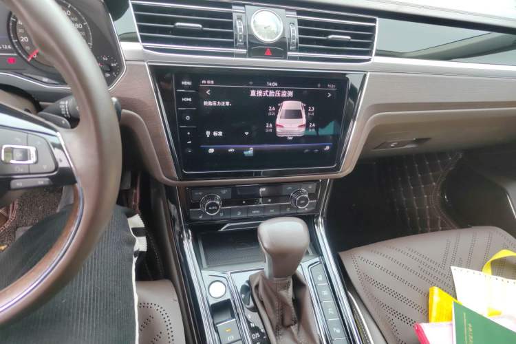 Used Volkswagen Phideon 2021 380TSI Prestige Edition Audio And AC Panel