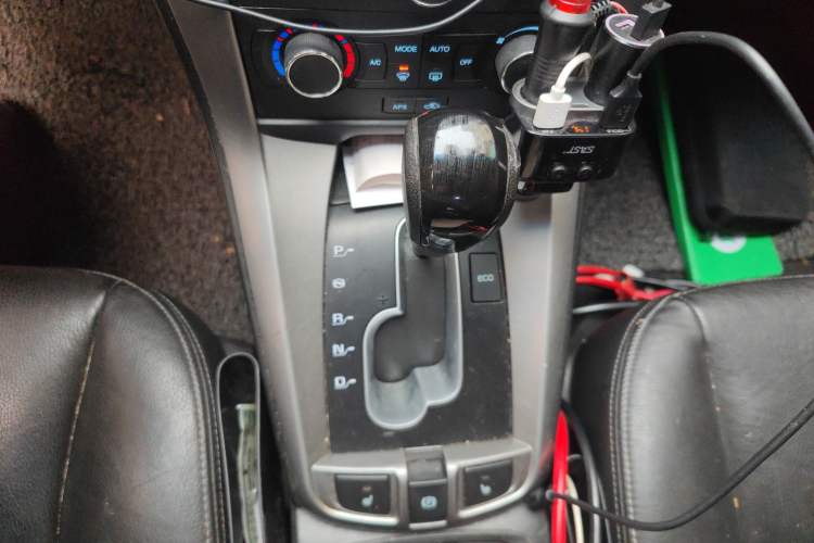 Used Chevrolet Captiva 2012 2.4L 4x4 Flagship Edition 7 Seats Gear Lever