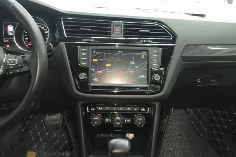 Used Volkswagen Tiguan L 2017 330TSI Automatic Two-Wheel Drive Flagship Edition Audio And AC Panel