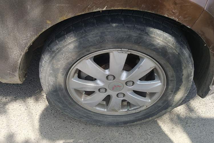 Used Wuling Hongguang 2014 1.2L S Standard Version China IV Standard Right Front Wheel Hub