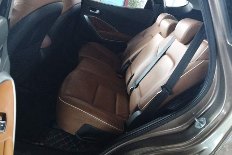 Used Hyundai Santa Fe 2017 2.0T Automatic Two-Wheel Drive Smart Version 7 Seats
