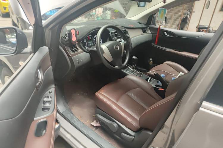 Used Nissan Tiida 2014 1.6L CVT Cool Cafe Edition Driver Seat