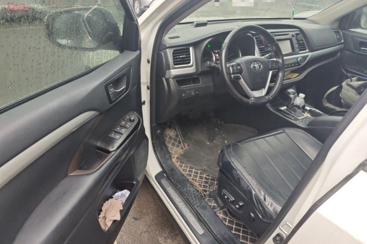 Used Toyota Highlander 2018 2.0T Four-Wheel Drive Luxury Edition 7 Seats China V Emission Standard Driver Seat