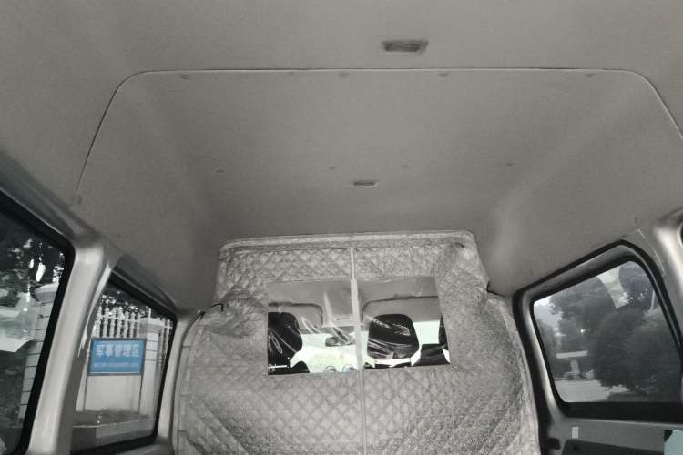 Used Ford Transit Custom 2015 2.4T Short-Wheelbase 6-Seater Mid-Roof Multi-Purpose Vehicle
