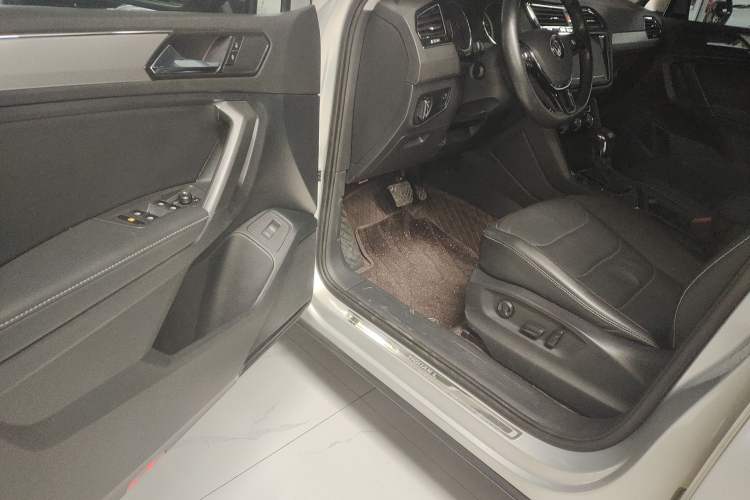 Used Volkswagen Tiguan L 2019 Revised 330TSI Automatic Two-Wheel Drive Smart & Luxury Edition China VI Standard