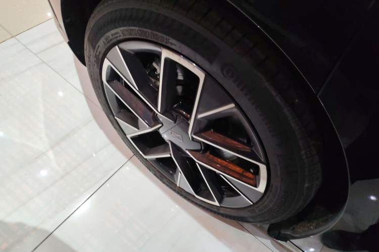 Used Avatr 06 2025 Max All-Electric Version Right Rear Wheel Hub