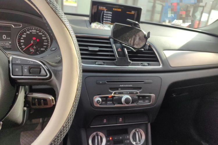 Used Audi Q3 2015 30 TFSI Comfort Model Audio And AC Panel