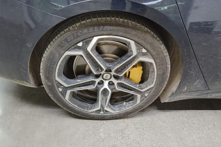 Used Xiaomi Auto SU7 2024 Four-Wheel Drive Ultra-Long Range Advanced Intelligent Driving Max Edition