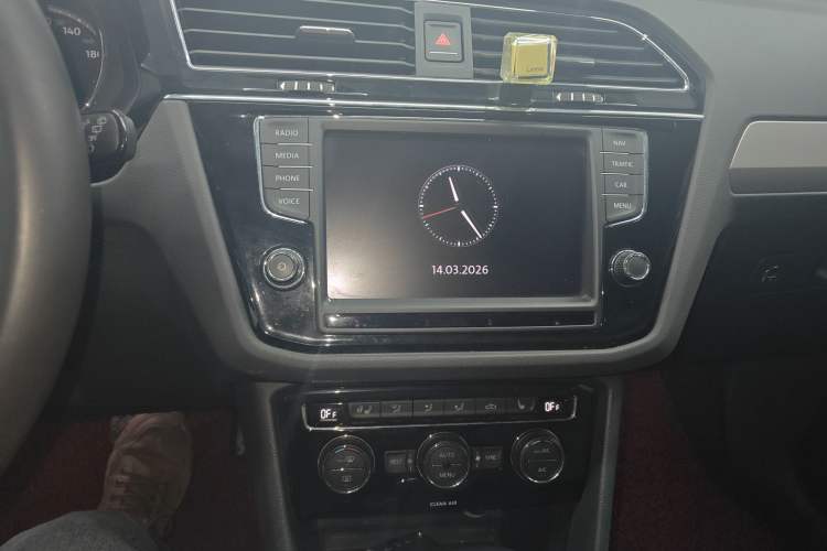 Used Volkswagen Tiguan L 2018 330TSI Automatic Two-Wheel Drive Luxury Edition Audio And AC Panel