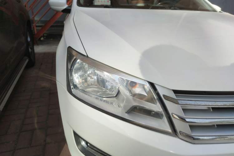 Used Volkswagen Santana 2015 1.6L Automatic Comfort Edition Right Front Headlight