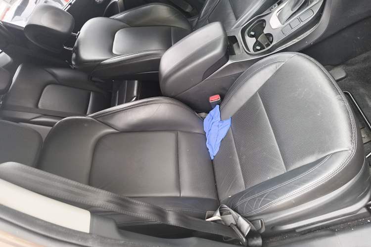 Used Hyundai Santa Fe 2015 2.0T Automatic Two-Wheel Drive Smart Version 5 Seats