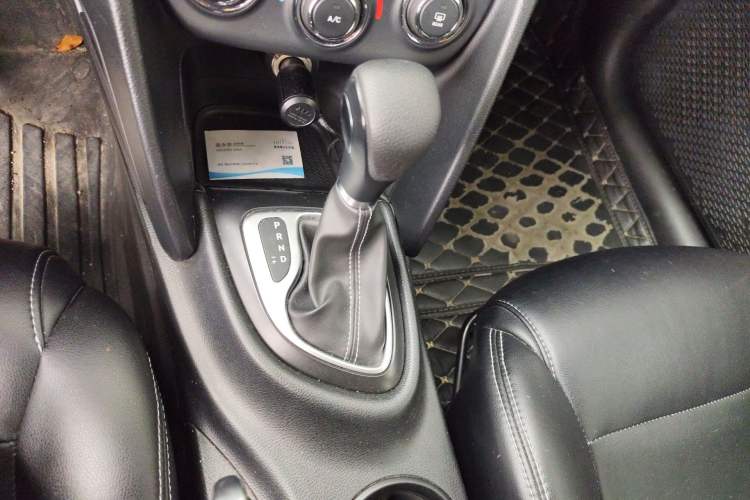 Used Fiat Viaggio 2015 1.4T Automatic Enjoyment Edition Gear Lever