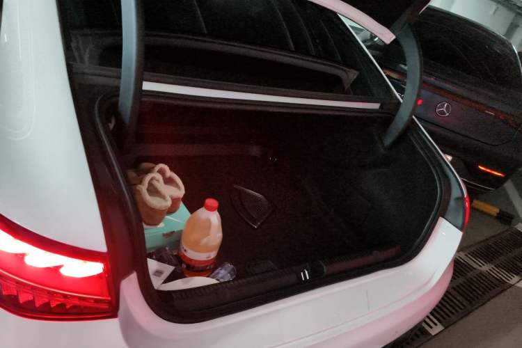 Used Mercedes-Benz EQE 2022 350 First Edition Special Version Trunk