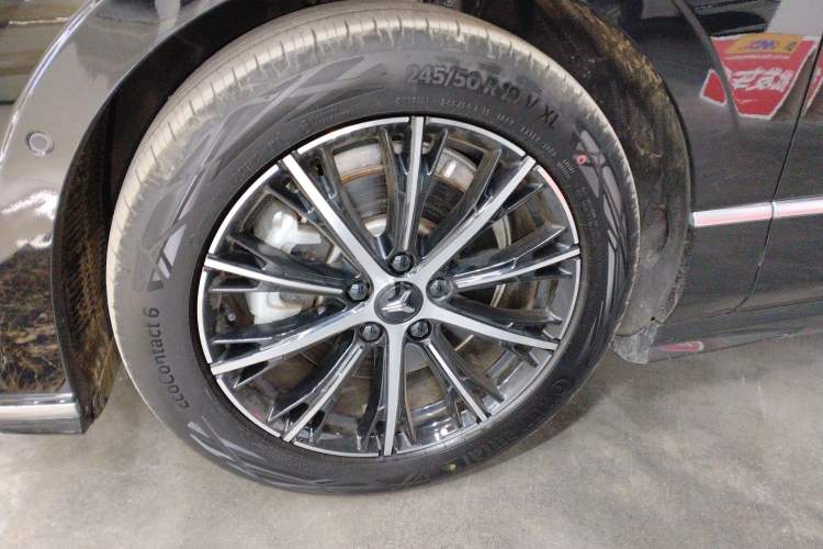 Used VOYAH PASSION 2024 PHEV Four-Wheel Drive Ultra-Long Range Executive Edition Left Front Wheel Hub