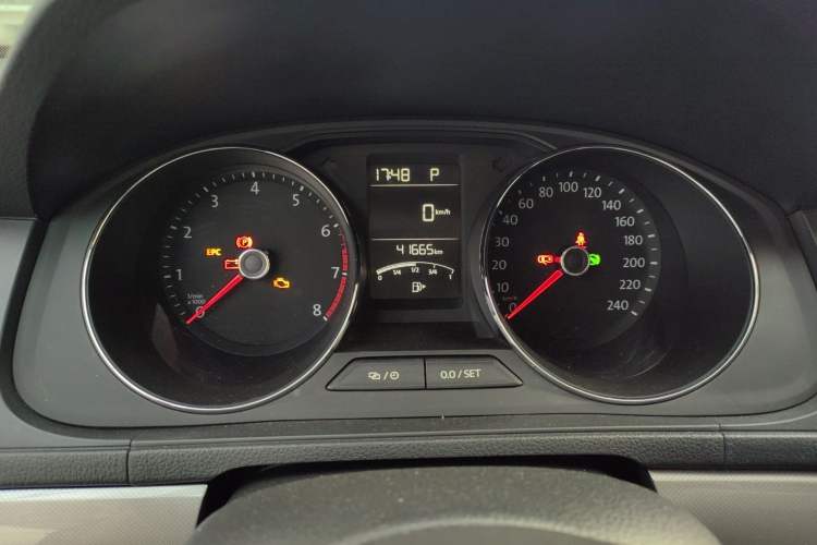 Used Volkswagen Lavida 2017 1.6L Automatic Comfort Edition Odometer Close Up