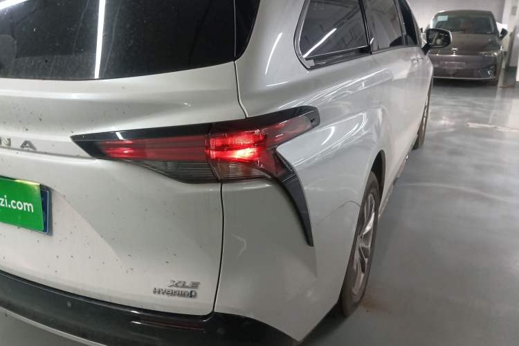 Used Toyota SIENNA 2023 2.5L Hybrid Luxury Edition