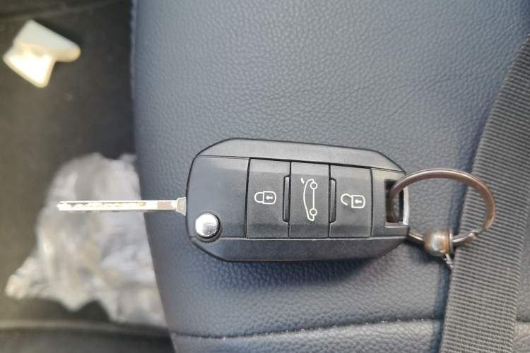 Used Peugeot 2008 2014 1.6L Automatic Fashion Edition
