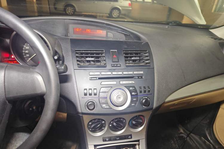 Used Mazda 3 2010 Hatchback 1.6 Manual Comfort Model Audio And AC Panel