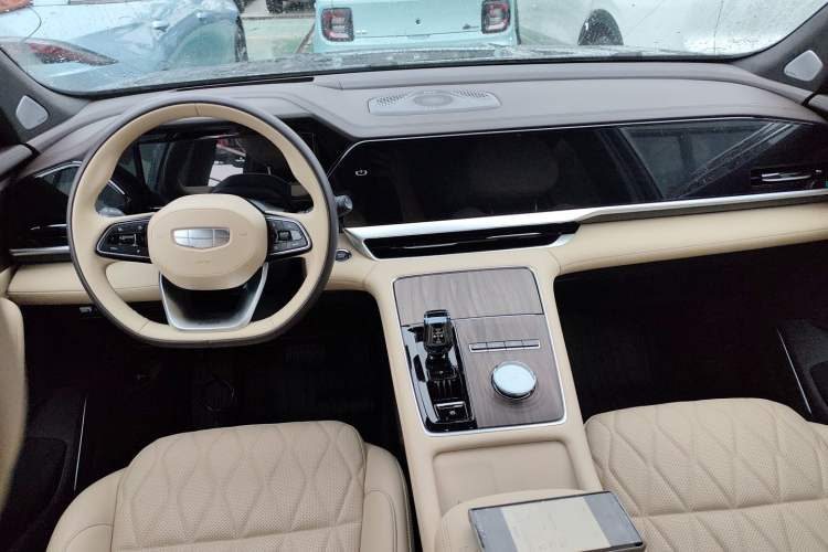 Used Geely Auto Monjaro L 2025 Dongfang Yao 2.0TD Automatic All-Wheel-Drive Wangyue Edition Center Console