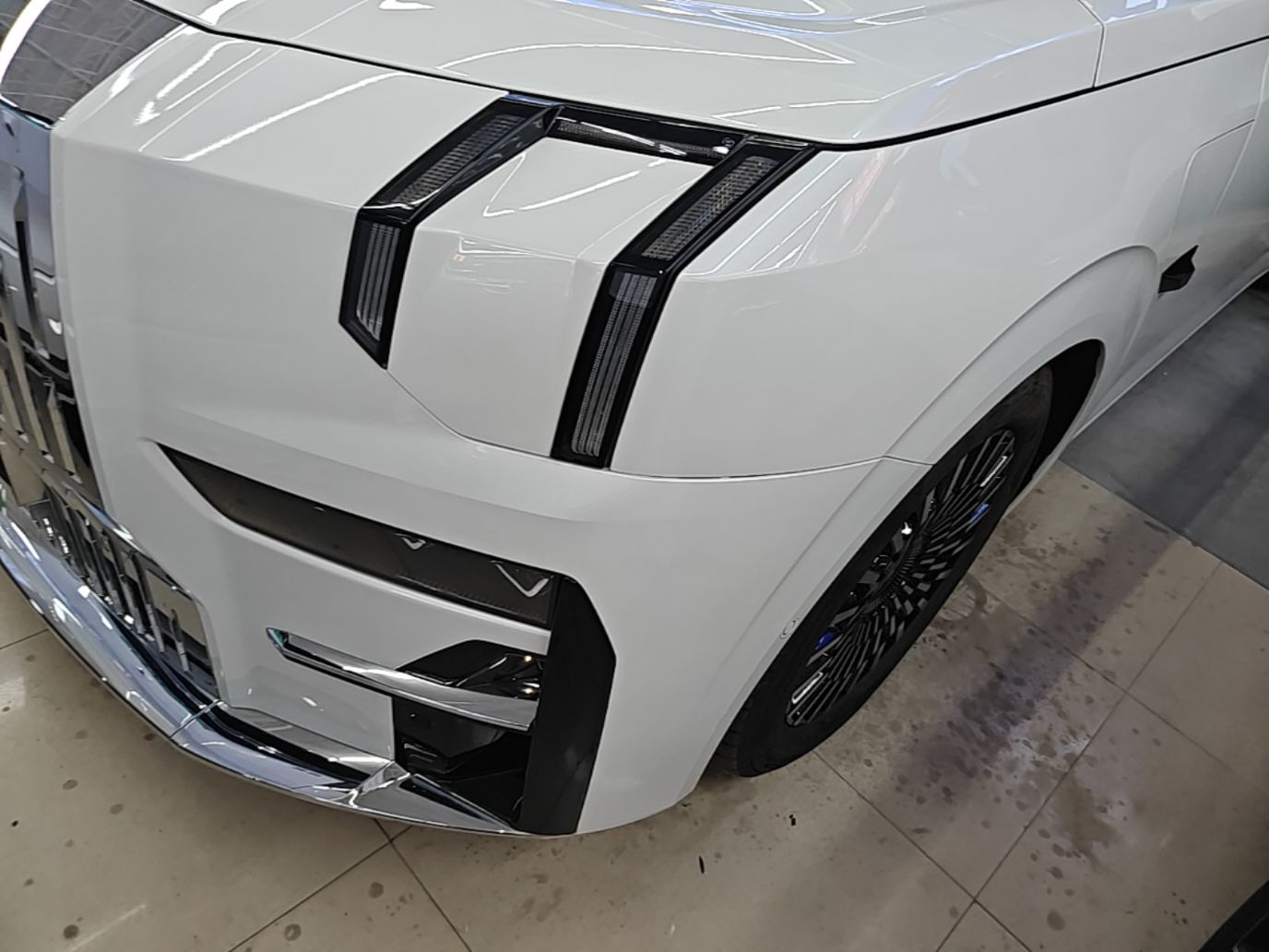 Zeekr 009 2024 7-Seater Walk-Through Version Four-Wheel Drive 108 kWh — снимка 8