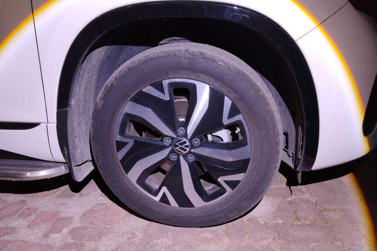 Used Volkswagen Tayron GTE Plug-in Hybrid 2023 280TSI Luxury Plus Advanced Edition Right Front Wheel Hub