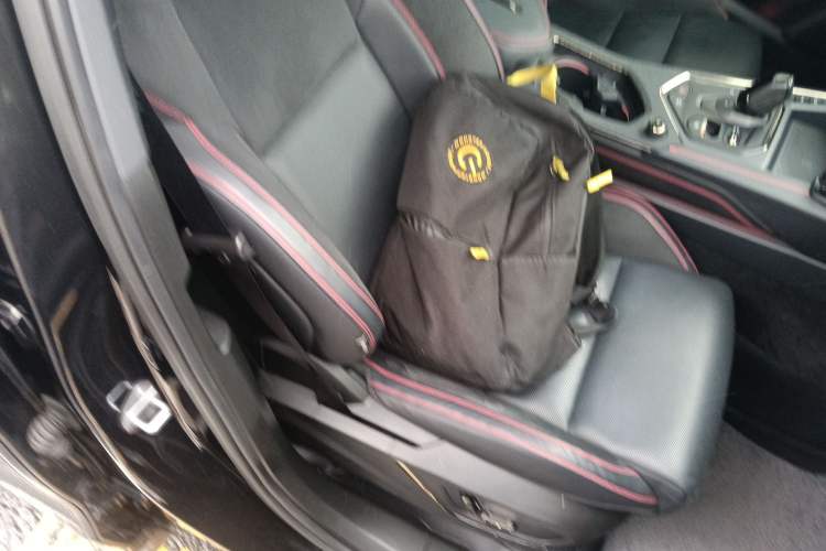 Used Lynk & Co 05 2020 2.0TD Four-Wheel Drive HypeHalo Right Front Seat