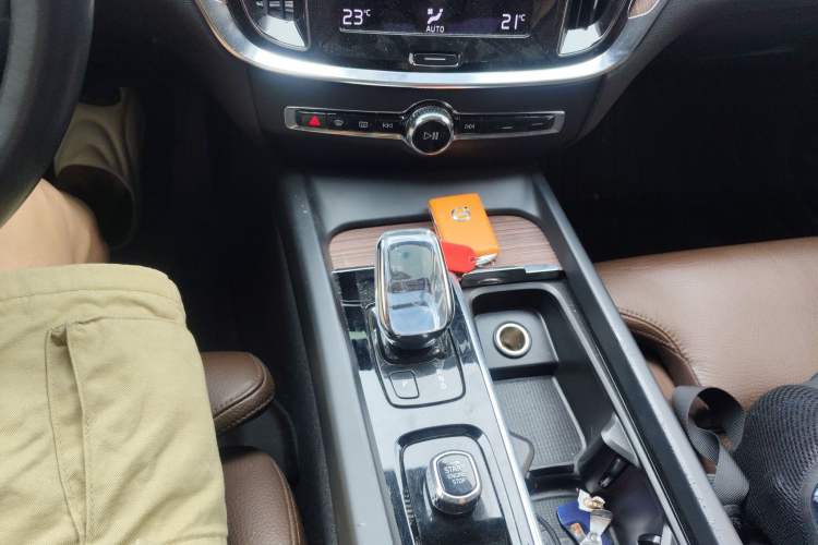 Used Volvo S60 2022 B4 Zhiyuan Luxury Edition
