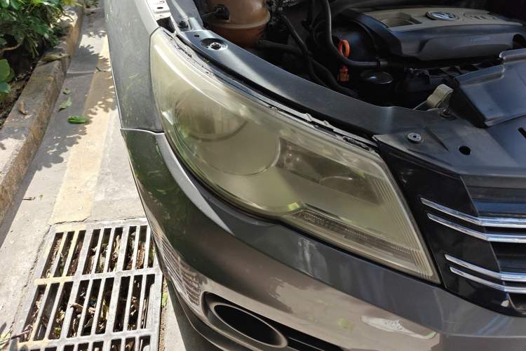 Used Volkswagen Tiguan 2010 1.8 TSI Automatic Two-Wheel Drive Trend Edition Right Front Headlight